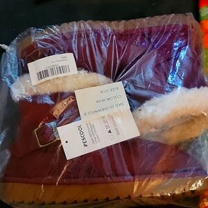 PESCOOL Womens Wine Size 37-6 NEW